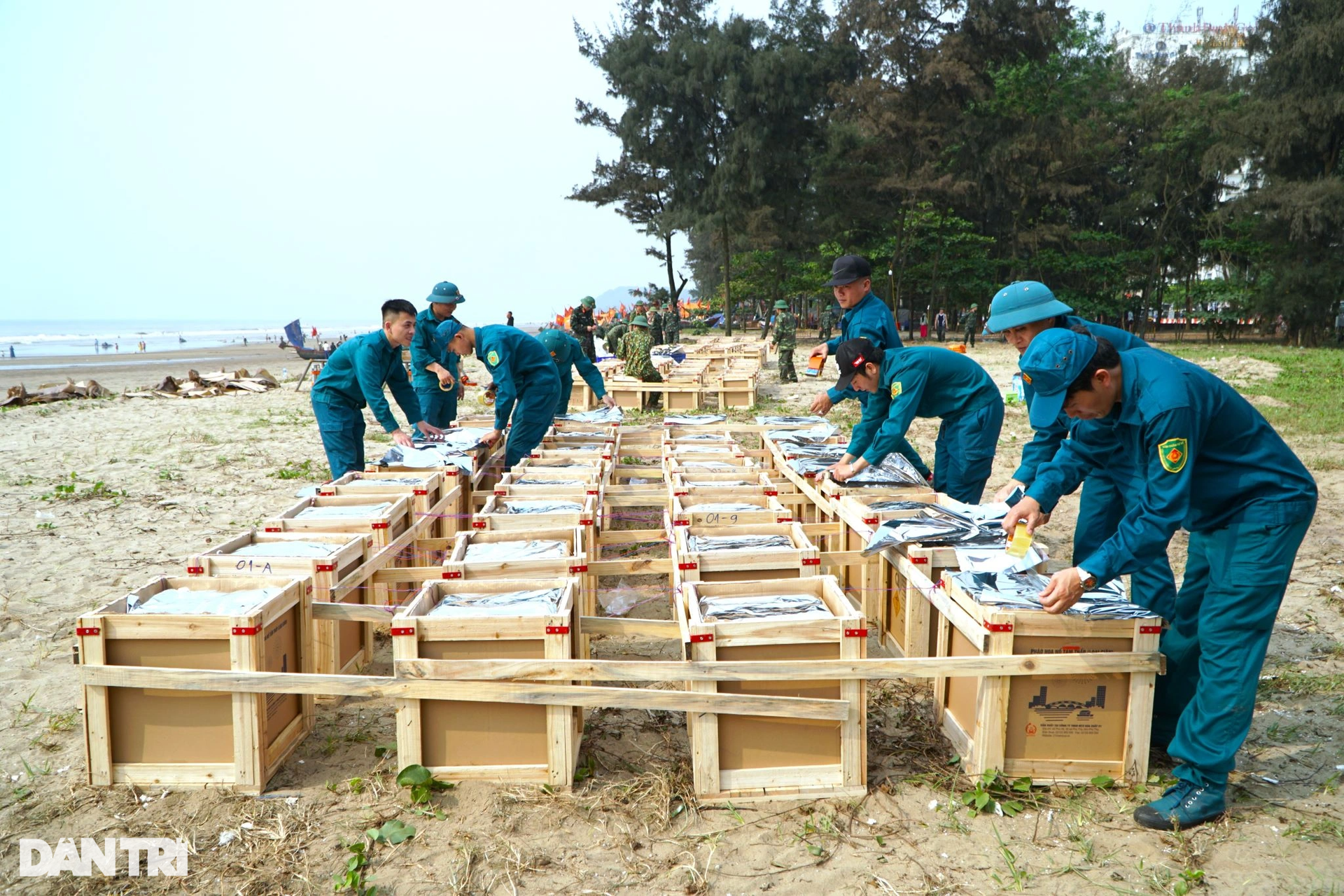 Bên trong trận địa pháo hoa ở Sầm Sơn trước giờ khai hỏa - 3