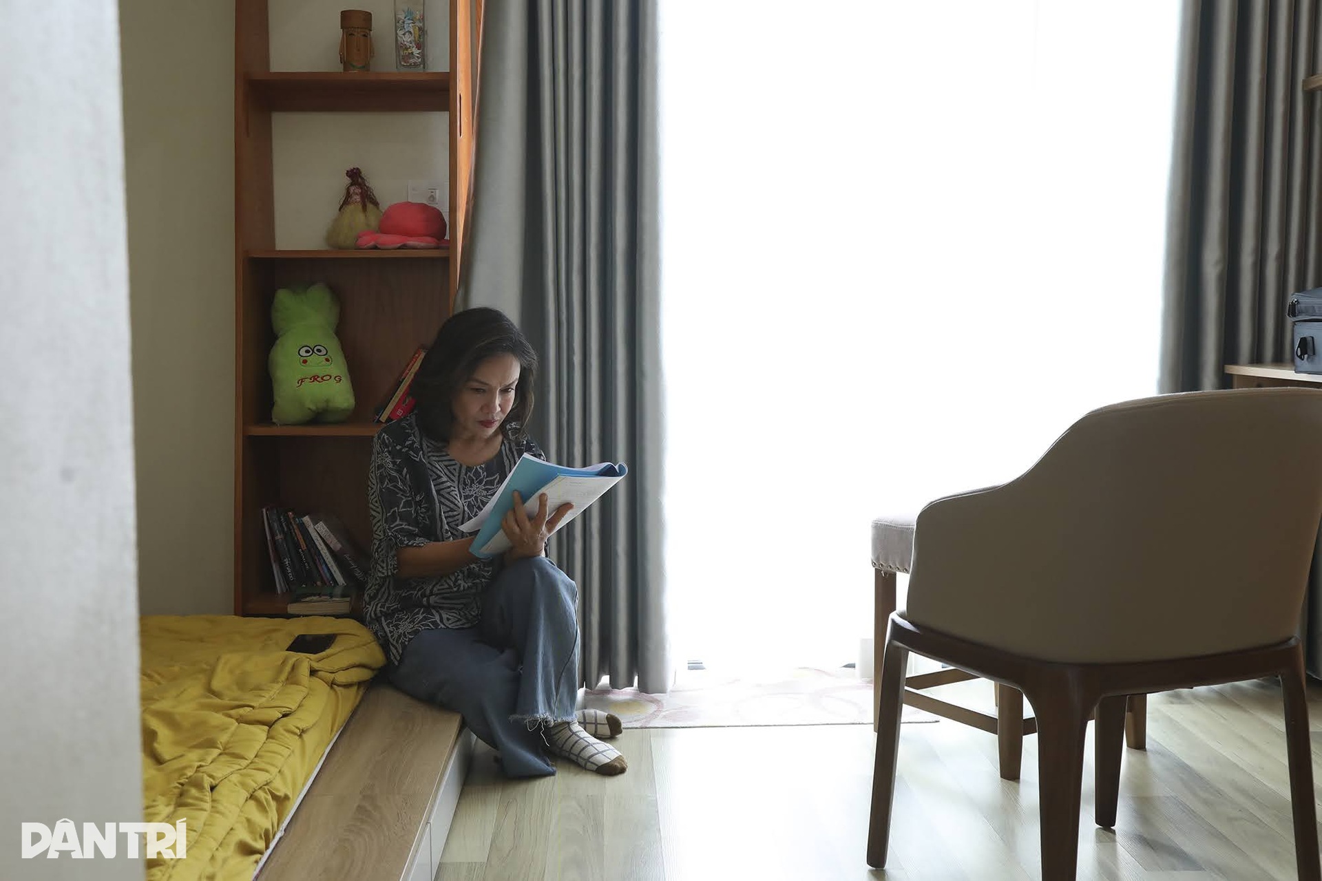 Tú Oanh sành điệu, đi xe máy điện 15 cây số đến quay Đừng nói khi yêu - 16 Tú Oanh sành điệu, đi xe máy điện 15 cây số đến quay Đừng nói khi yêu - 16