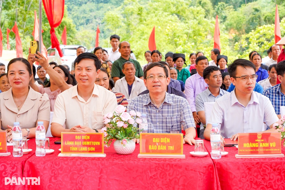 “Có công trình mới để đi lại an toàn, chúng tôi vui lắm!” - 1 “Có công trình mới để đi lại an toàn, chúng tôi vui lắm!” - 1