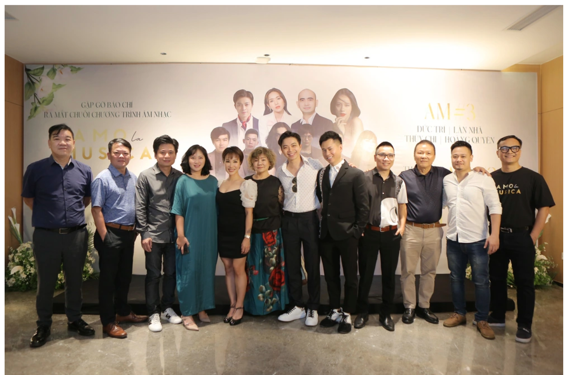 Hé lộ mối duyên đặc biệt của Uyên Linh và hoàng tử mưa Trung Quân Idol - 4 Hé lộ mối duyên đặc biệt của Uyên Linh và hoàng tử mưa Trung Quân Idol - 4