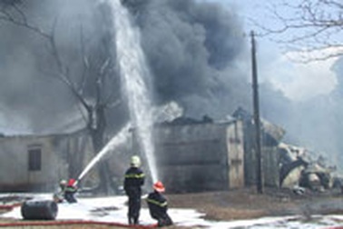 TPHCM: Nổ thùng hoá chất gây cháy lớn