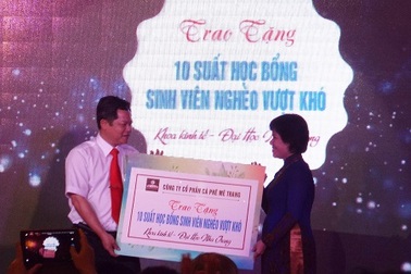 Khánh Hòa: Trao 10 suất học bổng cho sinh viên nghèo vượt khó