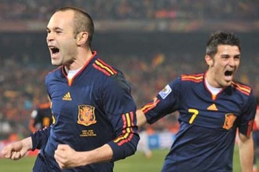 Arjen Robben xem nhẹ “sát thủ” David Villa