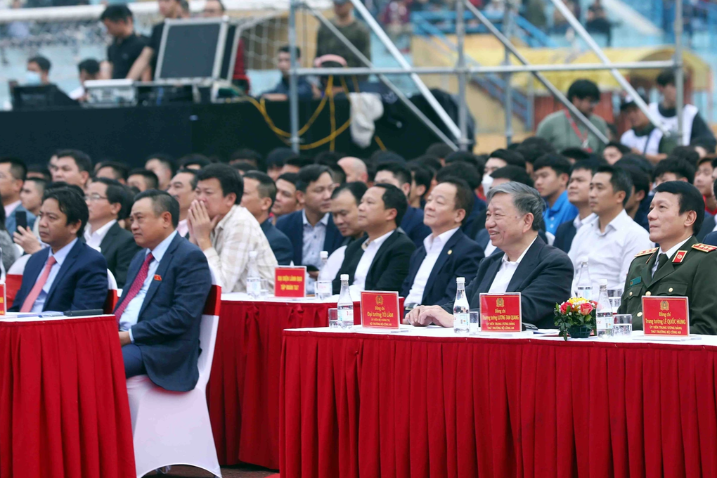 Lễ ra mắt và xuất quân của Câu lạc bộ bóng đá Công an Hà Nội - 1 Lễ ra mắt và xuất quân của Câu lạc bộ bóng đá Công an Hà Nội - 1