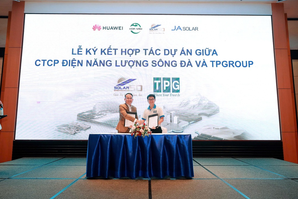 ເວທີສົນທະນາ “ພະລັງງານແບບຕັ້ງໜ້າ”: ແນະນຳວິທີແກ້ໄຂພະລັງງານແສງຕາເວັນອັດສະລິຍະ - 4 Diễn đàn “Chủ động năng lượng”: Giới thiệu giải pháp điện mặt trời thông minh - 4