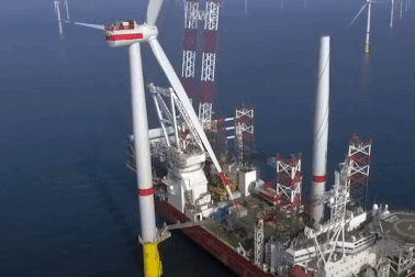 Quá trình lắp đặt kết cấu thép 1.300 tấn giữa đại dương kỳ công như thế nào?