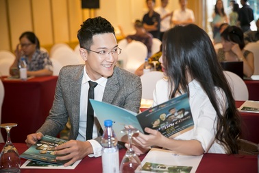 Chí Nhân - Minh Hà “quấn quýt” bên nhau sau scandal tình ái