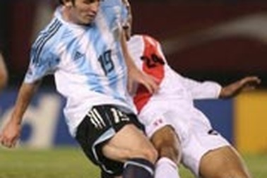 Argentina, Australia thắng, Brazil chia điểm