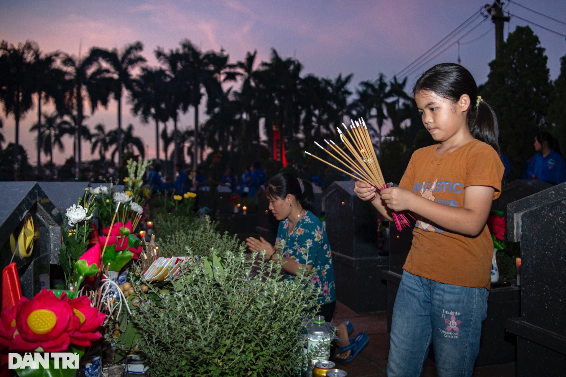 Bộ trưởng Quốc phòng Phan Văn Giang tri ân các anh hùng liệt sĩ tại Hà Nội - 12 Bộ trưởng Quốc phòng Phan Văn Giang tri ân các anh hùng liệt sĩ tại Hà Nội - 12