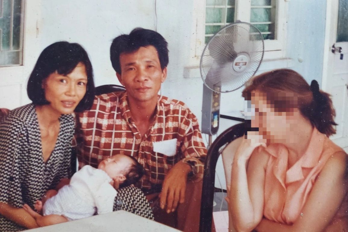 Trót cho con vợ chồng người Pháp, bà mẹ cạn nước mắt đi tìm suốt hơn 20 năm - 1 Trót cho con vợ chồng người Pháp, bà mẹ cạn nước mắt đi tìm suốt hơn 20 năm - 1