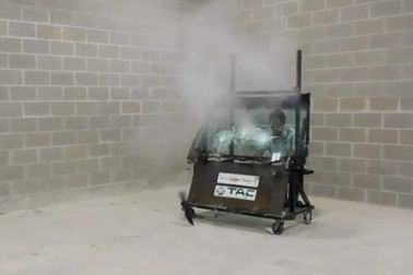 Xem một cuộc thử nghiệm kính ô tô chống đạn 