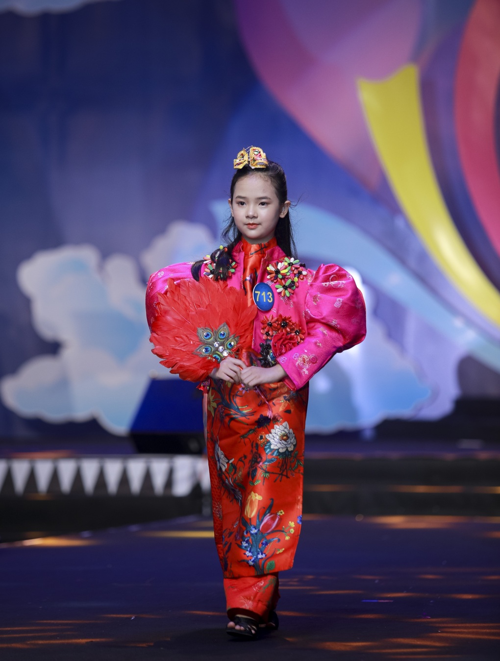 2 người mẫu nhí giành Quán quân Đại sứ Áo dài Trẻ em Việt Nam - 6 2 người mẫu nhí giành Quán quân Đại sứ Áo dài Trẻ em Việt Nam - 6
