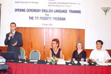 Apollo bồi dưỡng tiếng Anh cho ứng viên học bổng phát triển Australia