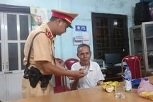 Từ Tây Nguyên ra Hà Nội thăm cháu, cụ ông đi lạc