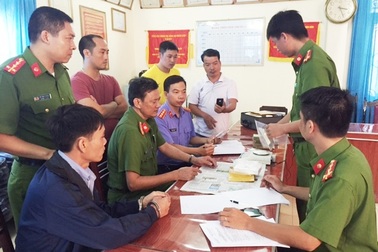 Bắt đối tượng vận chuyển 5 bánh heroin bằng xe khách