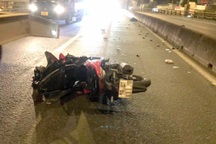 Va chạm xe máy, một người rơi từ cầu vượt xuống đường nguy kịch