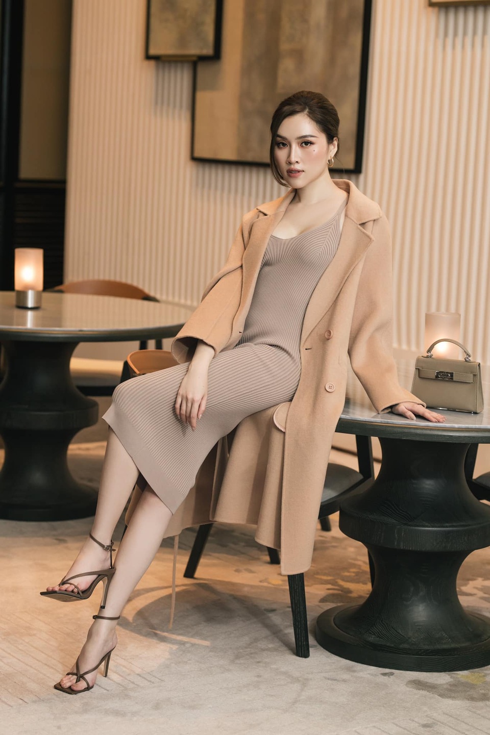 MC chân dài 1,1m gây choáng khi dẫn 3000 chữ song ngữ không cần kịch bản - 7 MC chân dài 1,1m gây choáng khi dẫn 3000 chữ song ngữ không cần kịch bản - 7