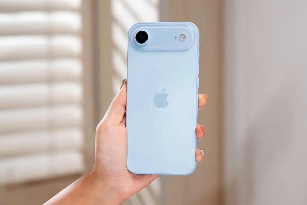 Video iPhone 17 Air siêu mỏng lộ mô hình màu Sky Blue bắt mắt - 1 Video iPhone 17 Air siêu mỏng lộ mô hình màu Sky Blue bắt mắt - 1