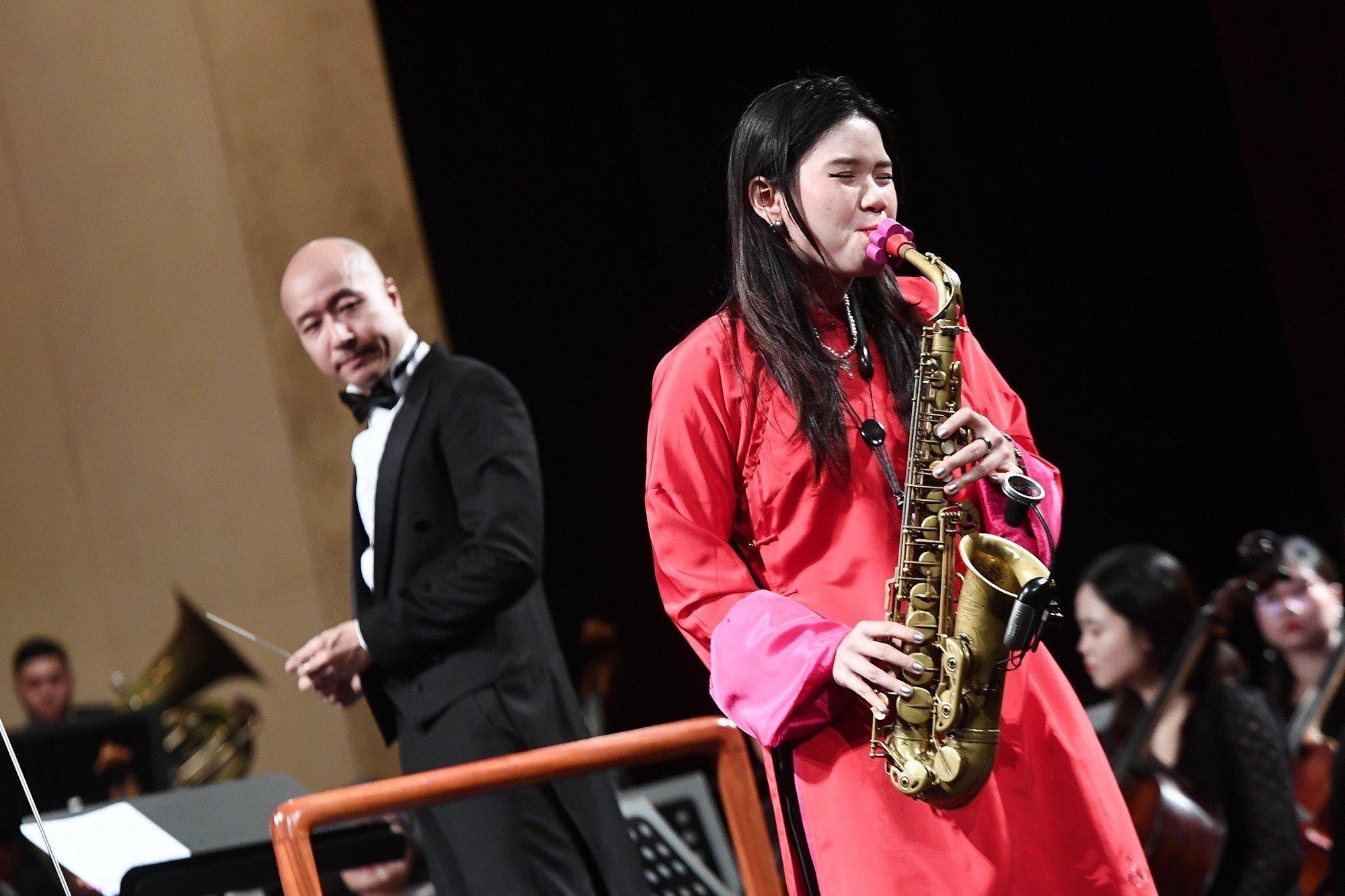 Dojemný výkon dcery Tran Manh Tuana ve filmu Navždy 2023 - 1 Xúc động màn biểu diễn của con gái Trần Mạnh Tuấn trong Điều còn mãi 2023 - 1