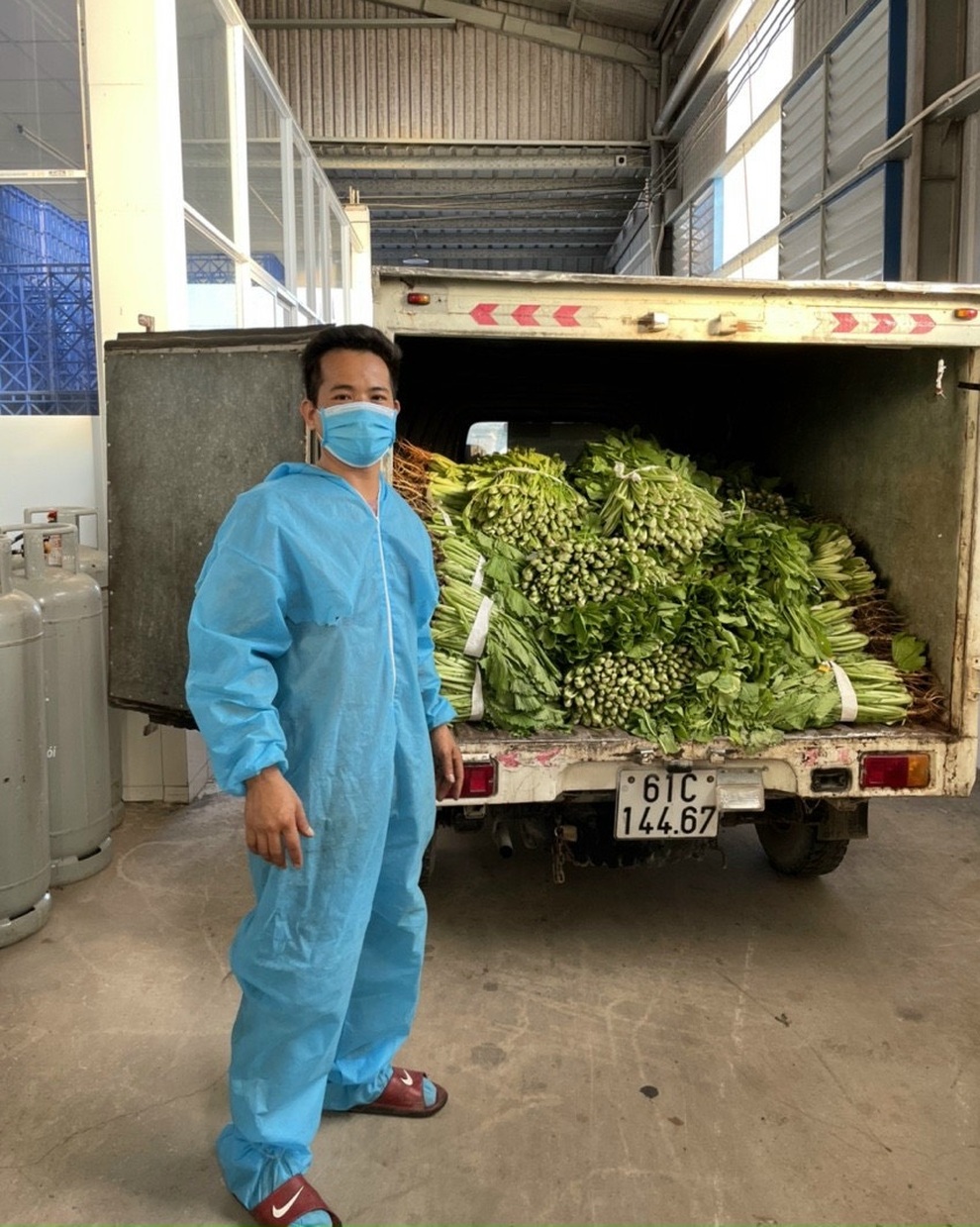 Vị giám đốc xắn tay áo vào bếp nấu cơm 0 đồng giữa mùa dịch - 4 Vị giám đốc xắn tay áo vào bếp nấu cơm 0 đồng giữa mùa dịch - 4