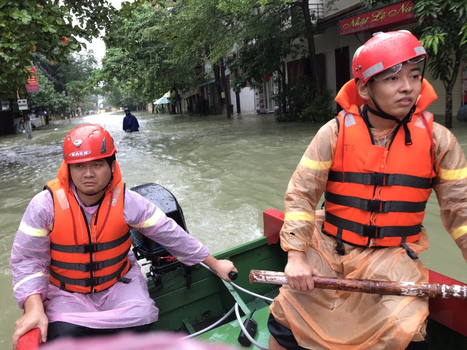 Hà Tĩnh: Mưa lũ khiến 4 người tử vong, nhiều tuyến đường nứt toác - 15 Hà Tĩnh: Mưa lũ khiến 4 người tử vong, nhiều tuyến đường nứt toác - 15