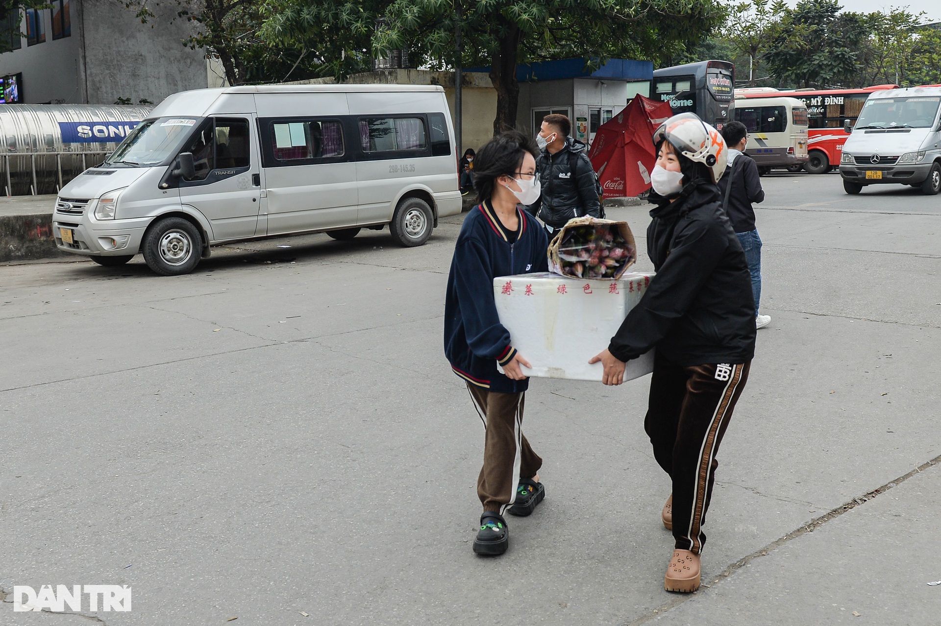 Người dân ùn ùn về quê ăn Tết, đường Vành đai 3 trên cao tắc hơn 3km - 10 Người dân ùn ùn về quê ăn Tết, đường Vành đai 3 trên cao tắc hơn 3km - 10
