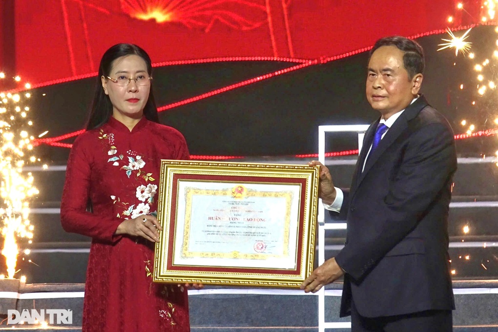 Chủ tịch Quốc hội: Quảng Ngãi cần thể hiện khát vọng, ý chí quyết tâm mới - 3 Chủ tịch Quốc hội: Quảng Ngãi cần thể hiện khát vọng, ý chí quyết tâm mới - 3
