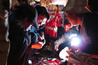 Chợ Viềng: Ngàn người bán rủi, vạn người mua may