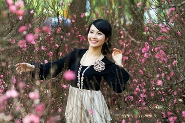 Miss Teen Huyền Trang nêm gia vị cho đêm giao thừa xa xứ