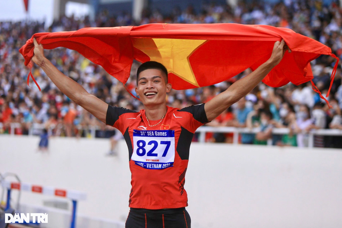 Màn cầu hôn lãng mạn của nhà vô địch SEA Games ngay trên sân thi đấu - 1 Màn cầu hôn lãng mạn của nhà vô địch SEA Games ngay trên sân thi đấu - 1