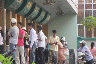 Hội chứng “thích thu phí” và hiệu ứng “dị ứng với ATM”