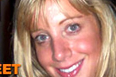 Trinh nữ 30 kiếm kẻ "hái hoa"