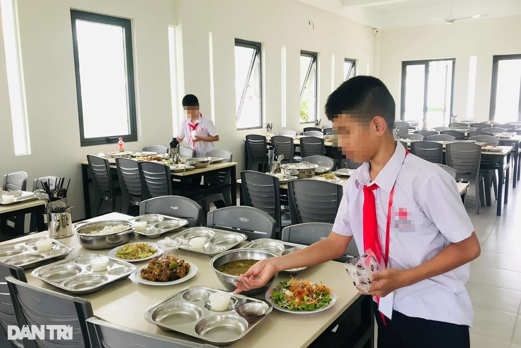 Xôn xao một bữa ăn bán trú của học sinh phải đóng 2 lần thuế - 2 Xôn xao một bữa ăn bán trú của học sinh phải đóng 2 lần thuế - 2