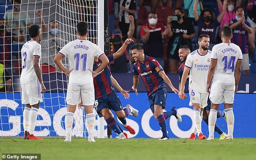 Real Madrid suýt trắng tay trong trận cầu mưa bàn thắng - 6 Real Madrid suýt trắng tay trong trận cầu mưa bàn thắng - 6