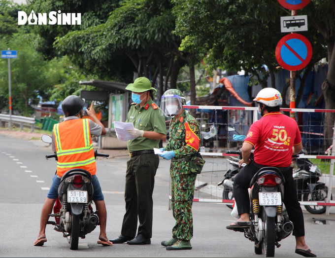 Hình ảnh lực lượng quân đội ngày đầu tham gia hỗ trợ chống dịch tại TP.HCM - Ảnh 3.