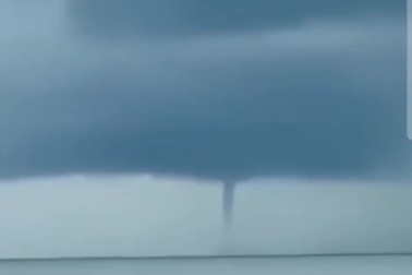 Hiện tượng nghi là vòi rồng xuất hiện trên biển Ninh Bình