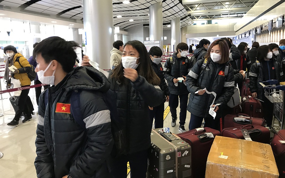 Đội tuyển nữ Việt Nam về nước sau thành công tại vòng loại Olympic - 7 Đội tuyển nữ Việt Nam về nước sau thành công tại vòng loại Olympic - 7