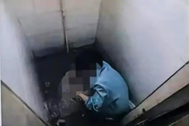 Công ty gây phẫn nộ vì chụp lén để "bêu" nhân viên... đi vệ sinh lâu