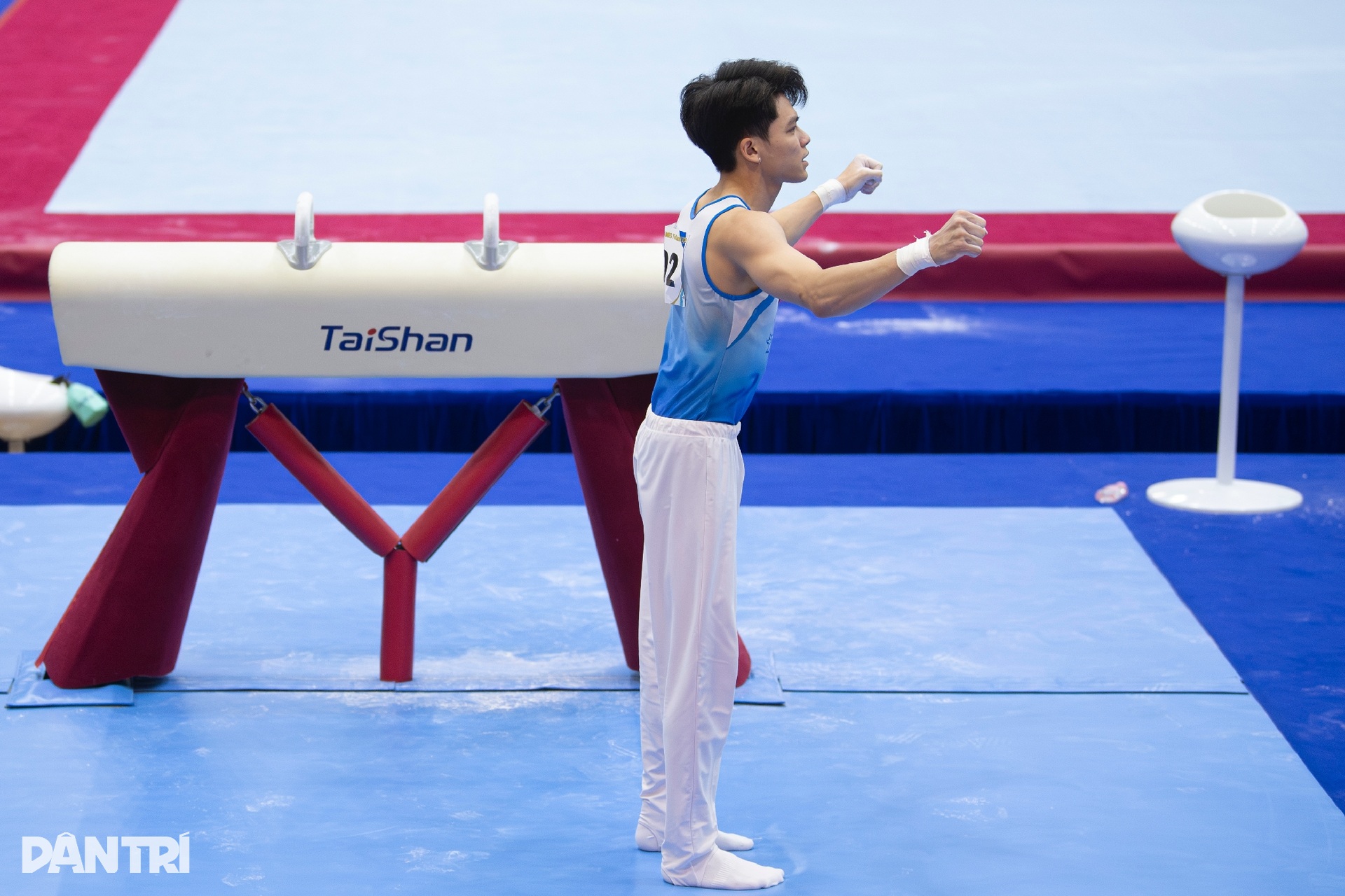 Khánh Phong nghẹn ngào nhớ về người cha quá cố sau tấm HCV đầy cảm xúc - 3