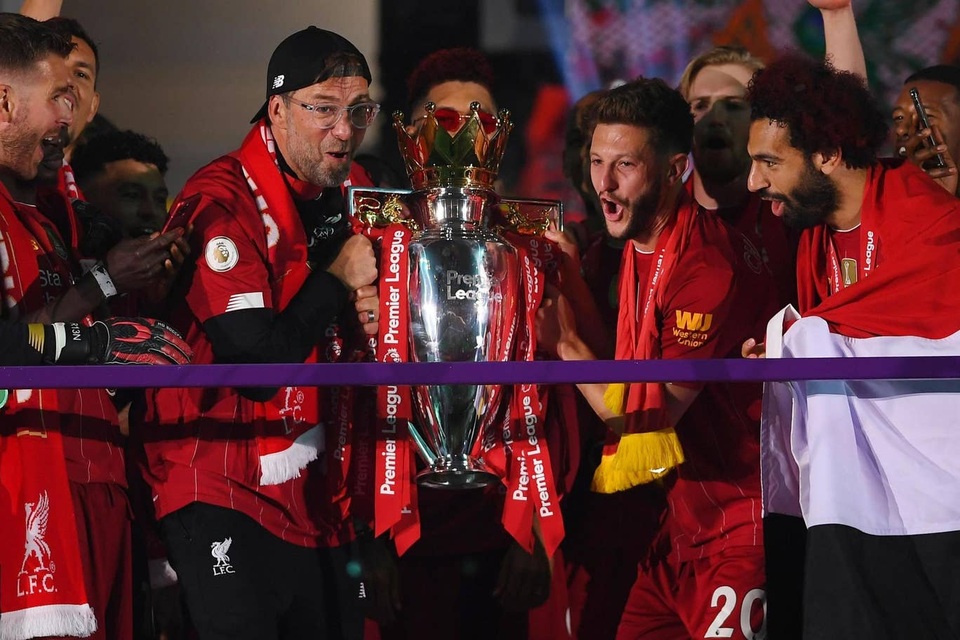 Liverpool ngập tràn hạnh phúc nhận cúp vô địch Premier League - 11 Liverpool ngập tràn hạnh phúc nhận cúp vô địch Premier League - 11
