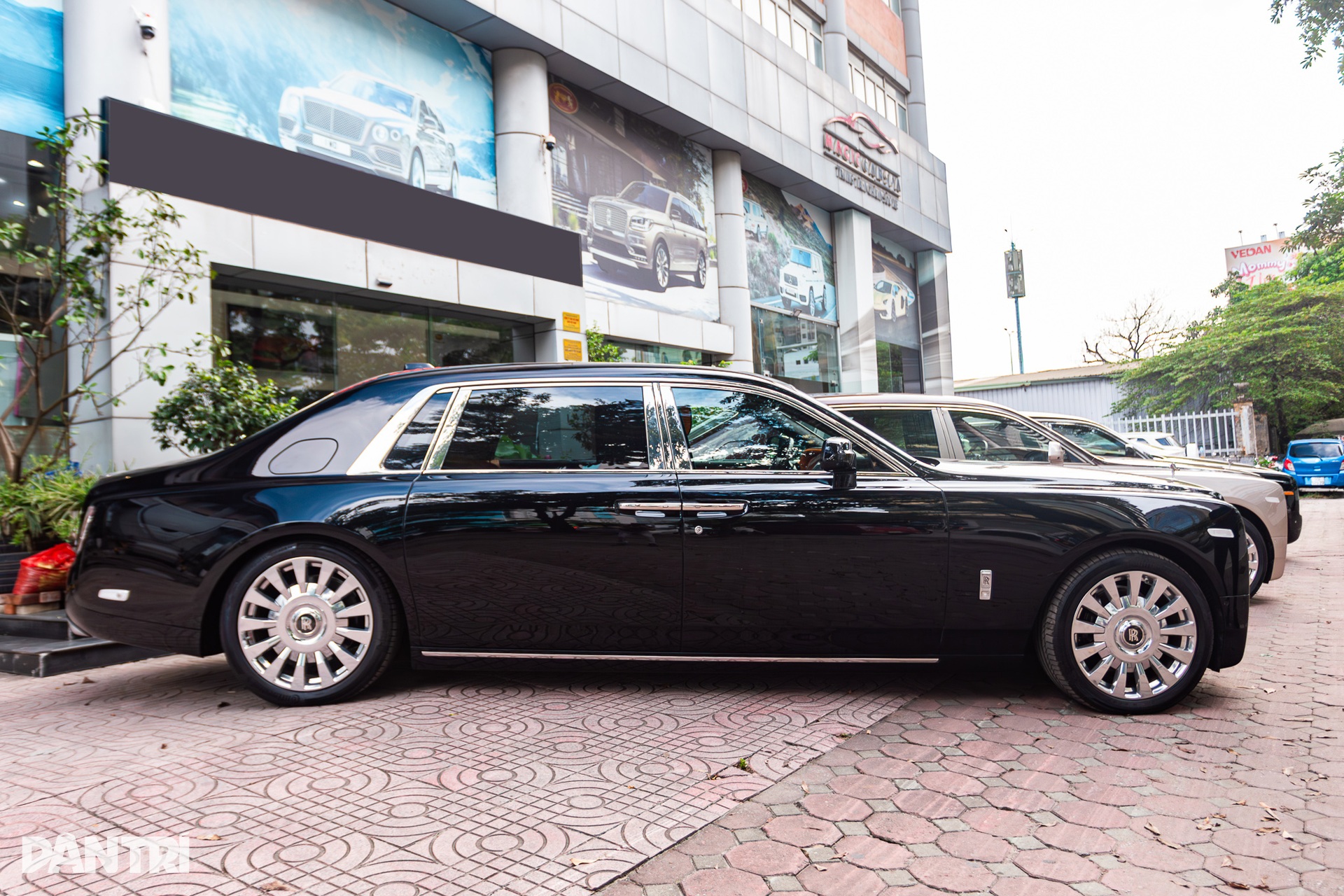 Rolls-Royce Phantom VIII chào giá 62 tỷ, rao 3 năm chưa tìm được người mua - 6