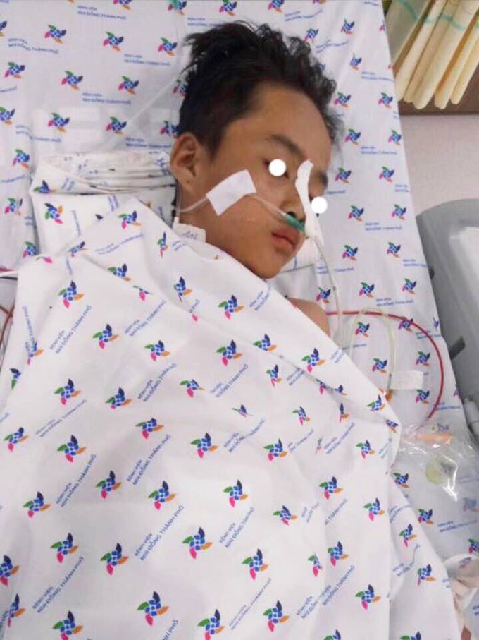 Tai nạn đau lòng: Đi làm mướn nuôi cha tâm thần, bé trai 13 tuổi bị thanh sắt máy cắt lúa đâm xuyên thấu ngực - Ảnh 7. Tai nạn đau lòng: Đi làm mướn nuôi cha tâm thần, bé trai 13 tuổi bị thanh sắt máy cắt lúa đâm xuyên thấu ngực - Ảnh 7.