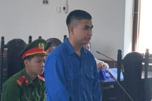 Bị từ chối khi xin 10.000 đồng, thanh niên chém chết bố dượng