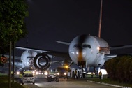 Màn "đi bộ" trước giờ khai tử của siêu máy bay A380 tại Singapore