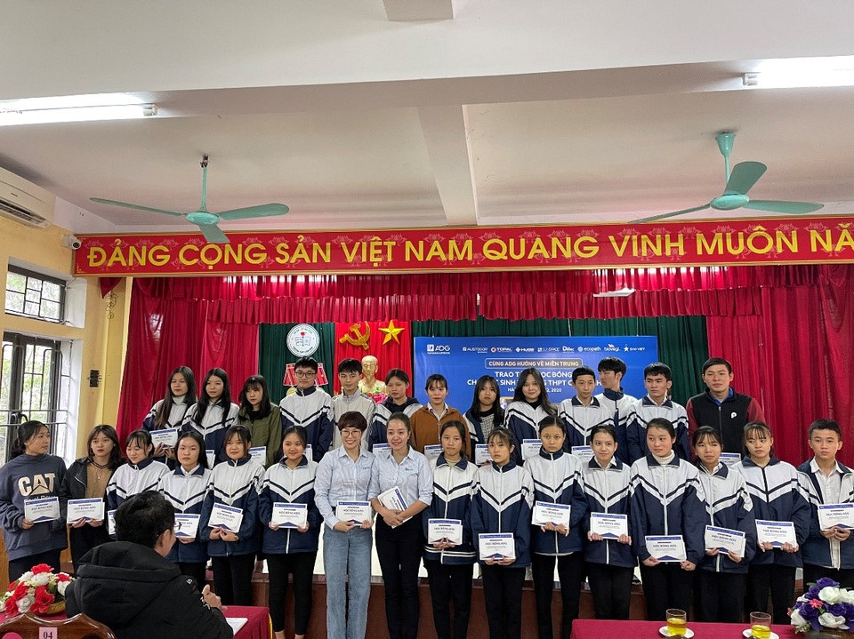 Austdoor trao tặng 830 triệu đồng cho miền Trung - 1