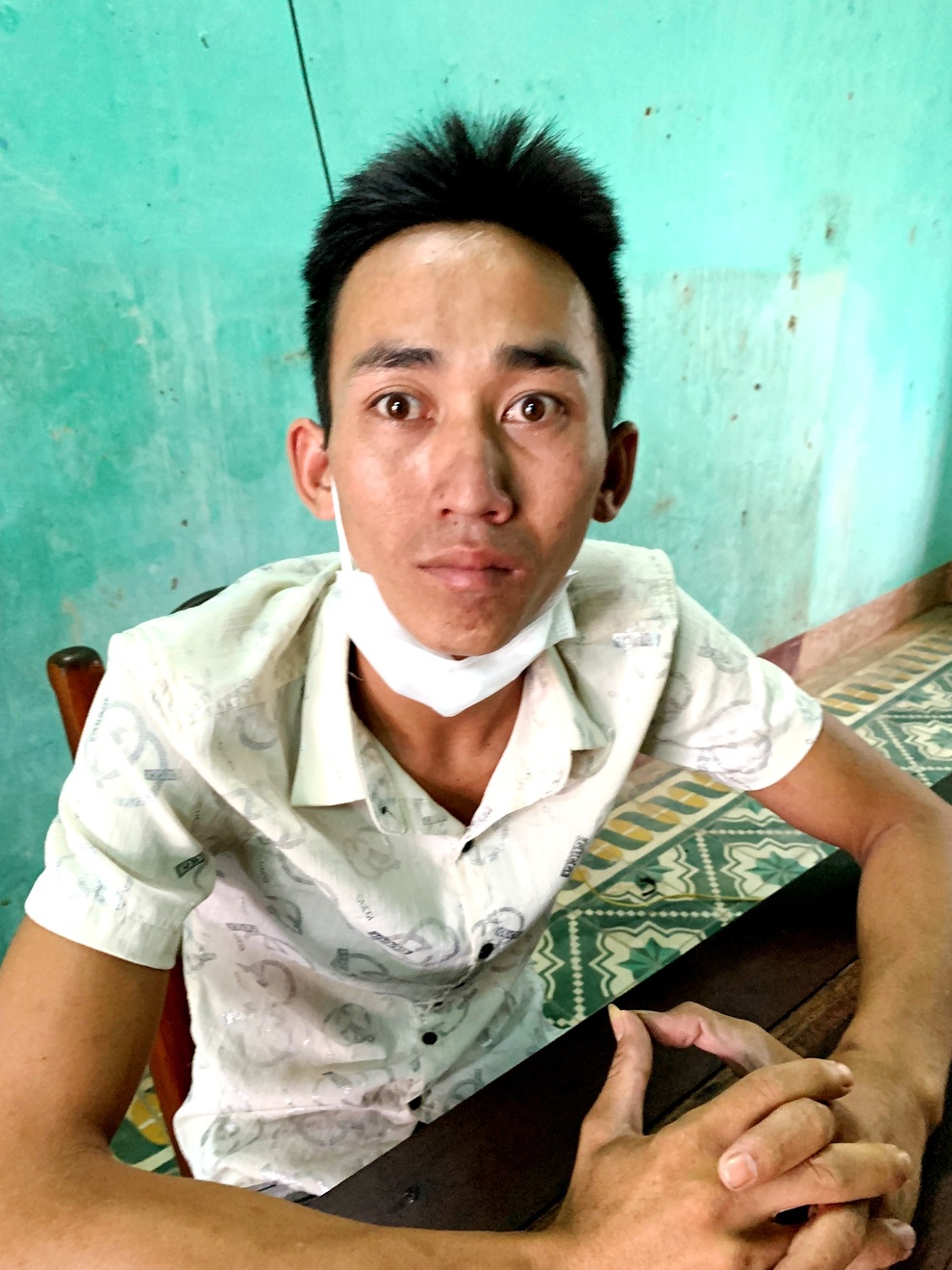 Nổ quen biết với công an trại giam, nhận tiền để chạy án cho bạn tù - 1 Nổ quen biết với công an trại giam, nhận tiền để chạy án cho bạn tù - 1