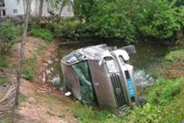 Xe ôtô của Ngân hàng nhà nước Việt Nam gặp nạn ở Hà Tĩnh