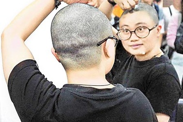 Trung Quốc: Kỳ lạ công ty bắt nhân viên phải cạo trọc đầu