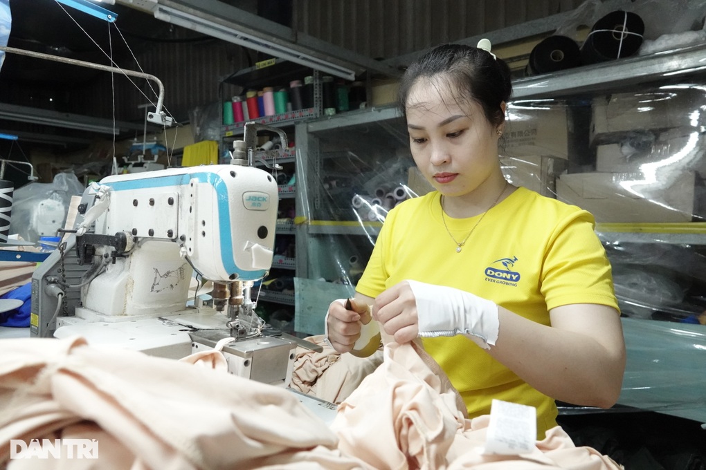 Nhiều công nhân chọn ở lại TPHCM dịp 30/4 để tiết kiệm chi phí - 2 Nhiều công nhân chọn ở lại TPHCM dịp 30/4 để tiết kiệm chi phí - 2