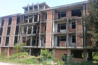 Hàng loạt công trình tiền tỷ "bỏ thì thương, vương thì tội"